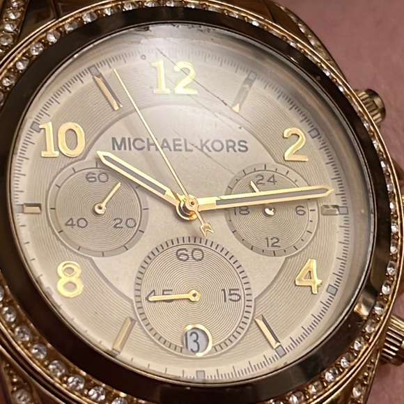 Women’s Michael Kors Watch (Gold Colored) - Picture 3 of 8